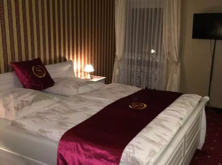 Pension Ramona   Hotel Garni