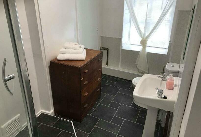 ユースホステル Anglesey Arms