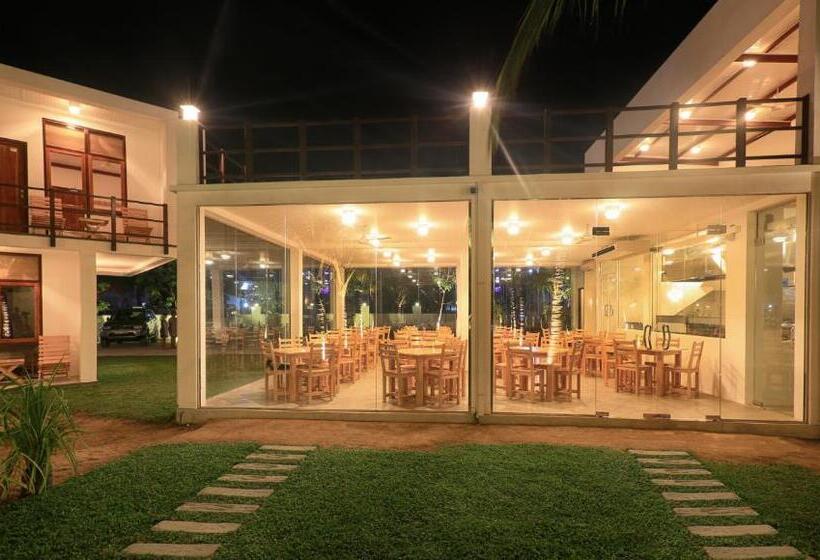 酒店 Arugambay Roccos