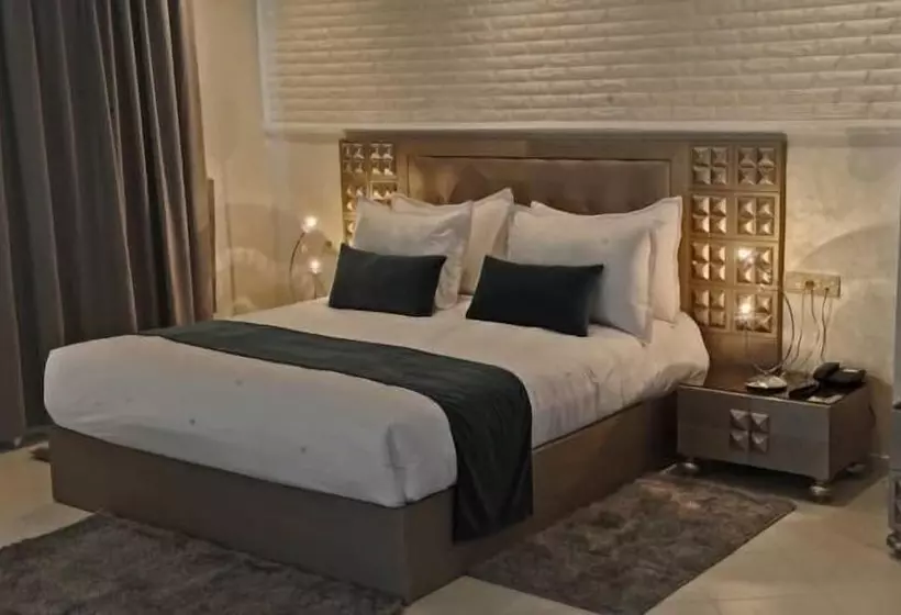 Hotelli Hospitality Inn