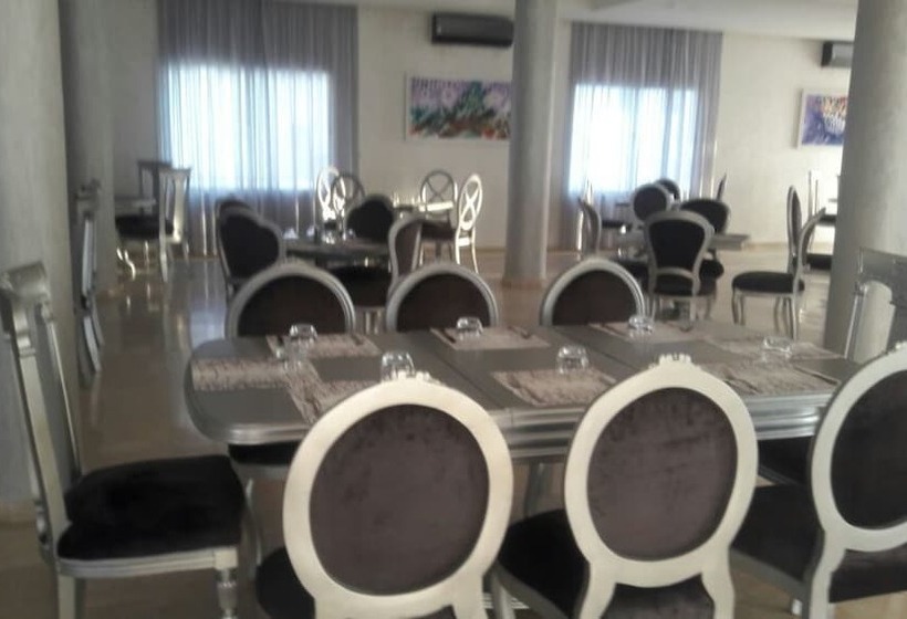 Отель Hospitality Inn