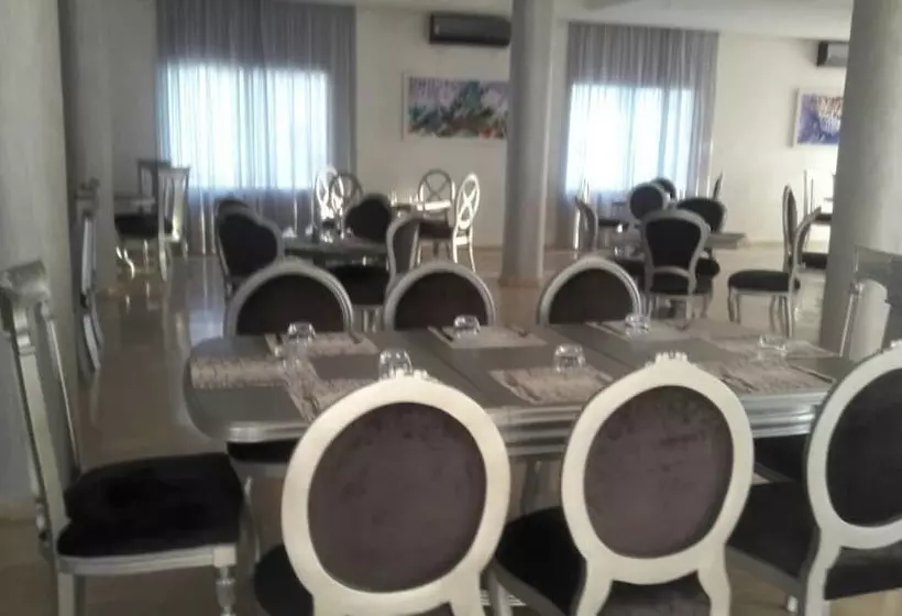 Hotelli Hospitality Inn