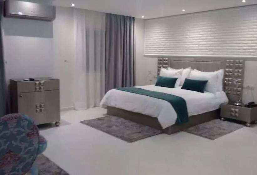 Hotelli Hospitality Inn