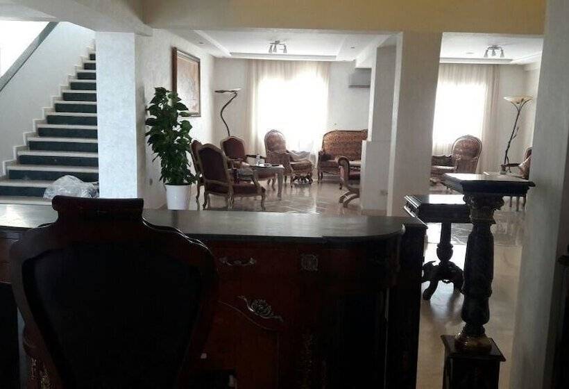 Отель Hospitality Inn