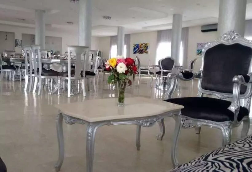 Hotelli Hospitality Inn