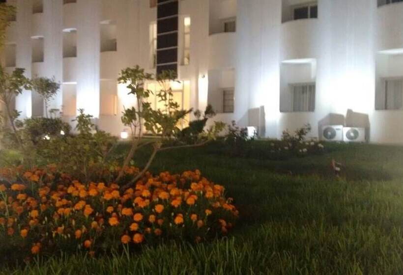 Отель Hospitality Inn