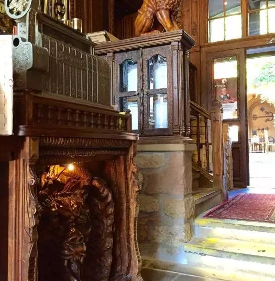 ペンション Gasthaus Loewenthor & Hotel Hahn