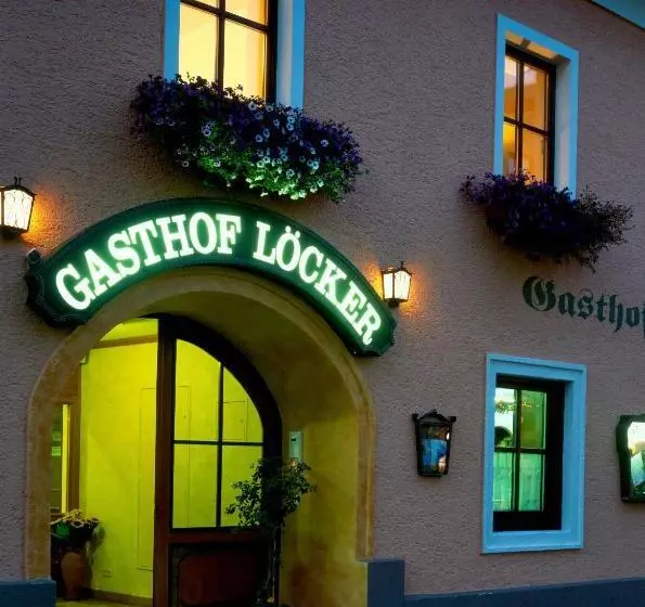 ペンション Gasthof   Restaurant Löcker