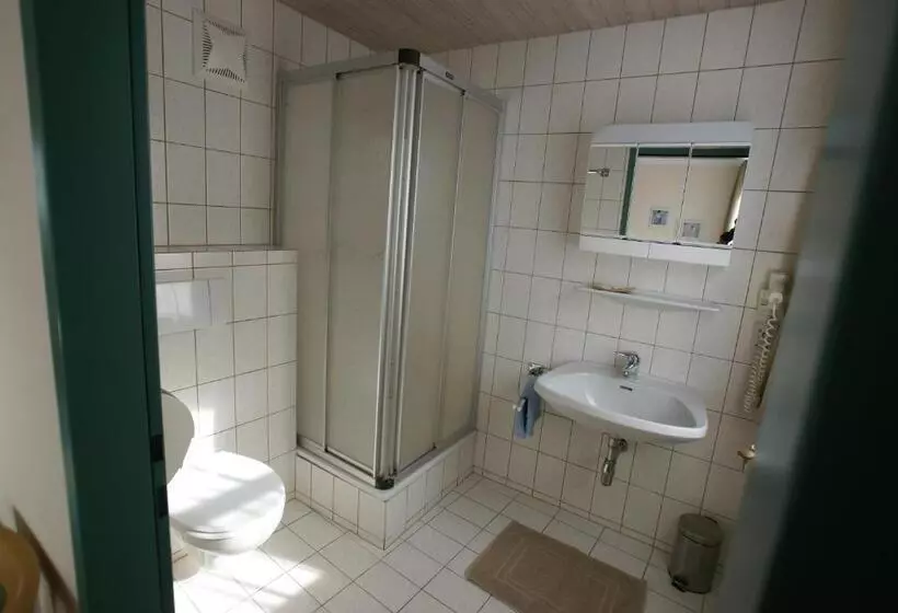 ペンション Gasthof   Restaurant Löcker