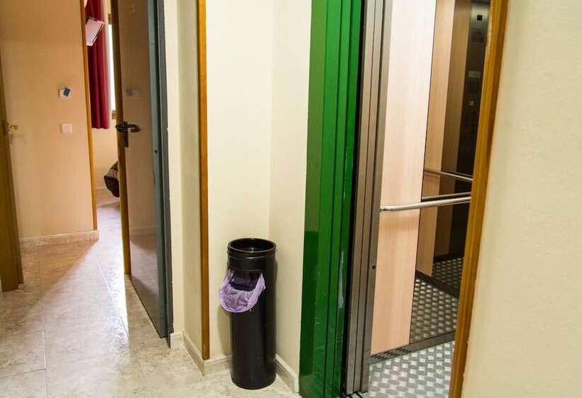 پانسیون Hostal Baler