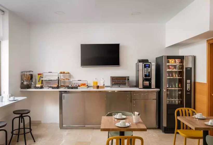 پانسیون Hostal Baler