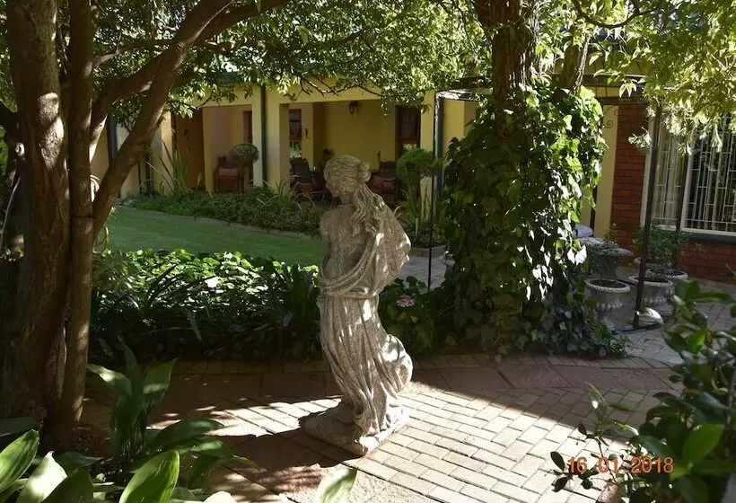 ペンション Lamor Guest House