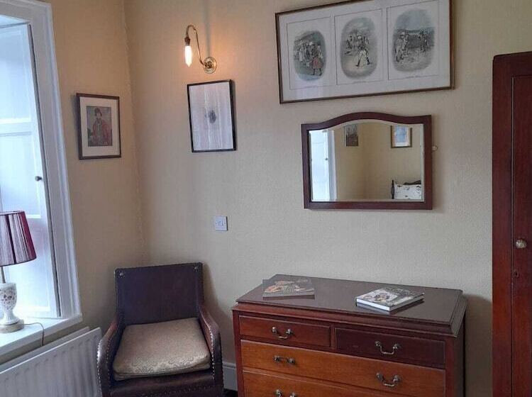 بنسيون Red Setter Town House B&b