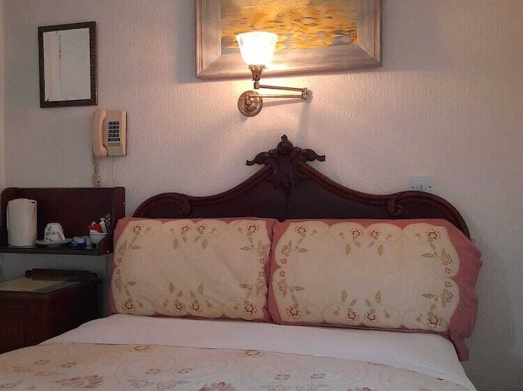 بنسيون Red Setter Town House B&b