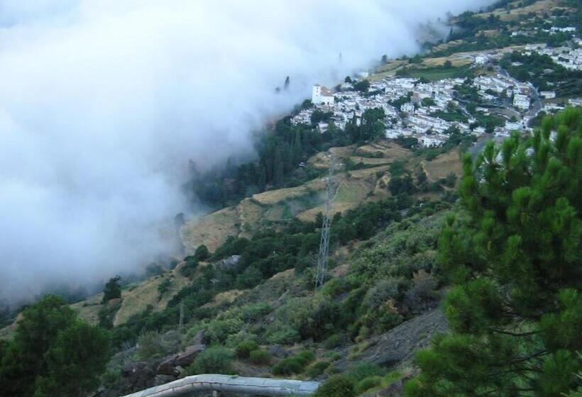 پانسیون Hostal El Cascapeñas De La Alpujarra