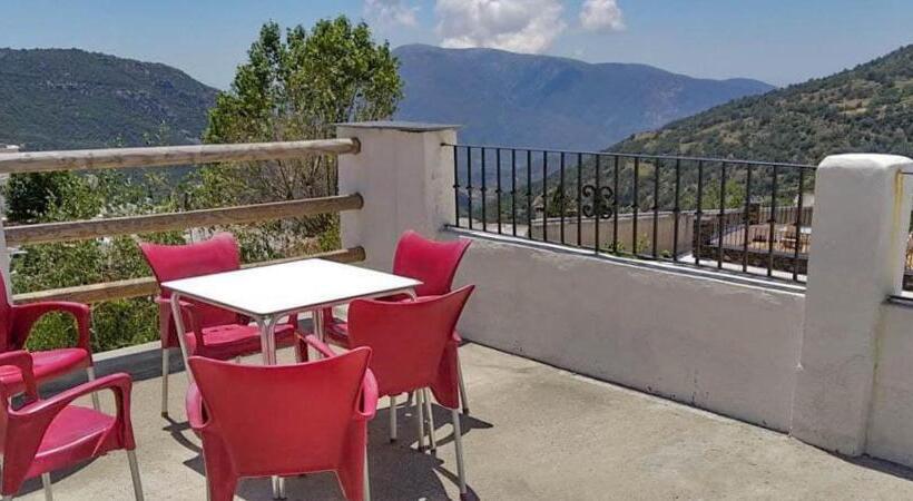 پانسیون Hostal El Cascapeñas De La Alpujarra