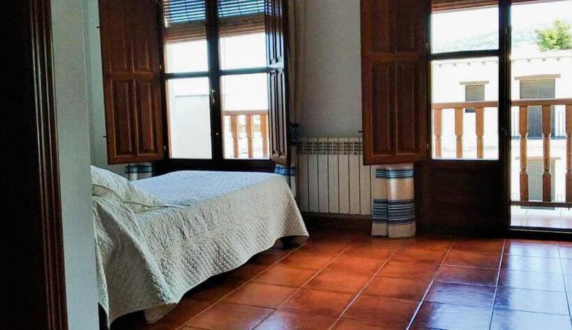 پانسیون Hostal El Cascapeñas De La Alpujarra