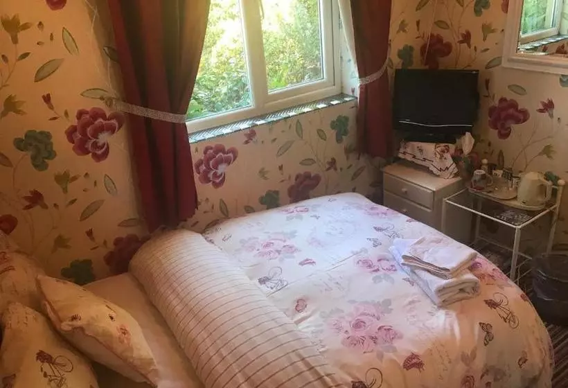 Majatalo Redwood Lodge