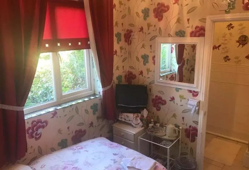 Majatalo Redwood Lodge