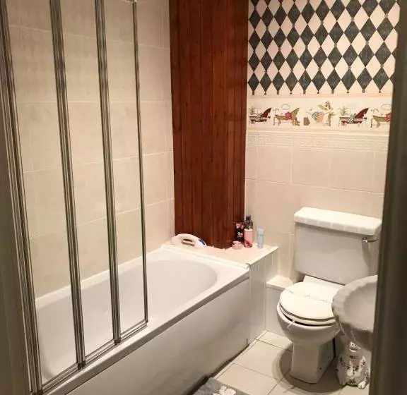 Majatalo Redwood Lodge