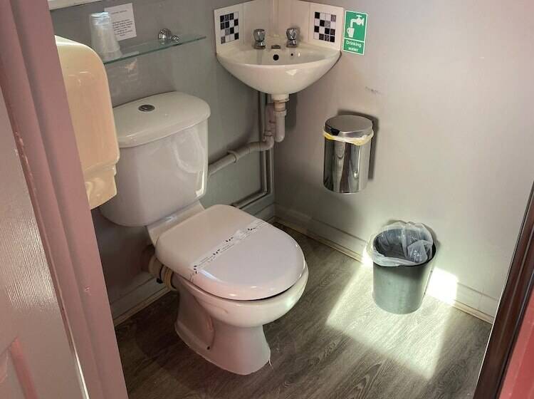 بنسيون The Railway Sleeper Lodge