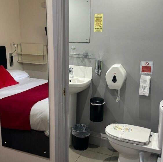 بنسيون The Railway Sleeper Lodge