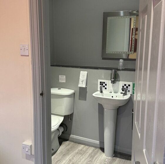 بنسيون The Railway Sleeper Lodge