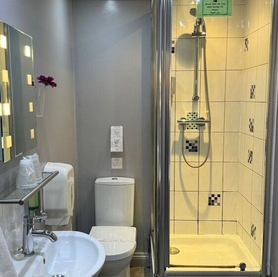 بنسيون The Railway Sleeper Lodge