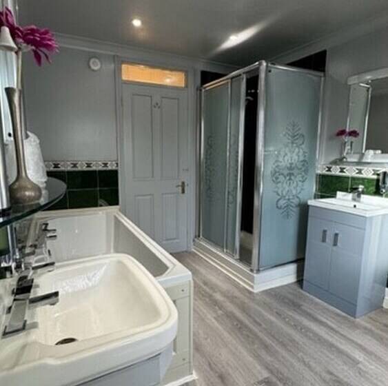 بنسيون The Railway Sleeper Lodge