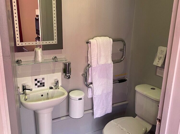 بنسيون The Railway Sleeper Lodge