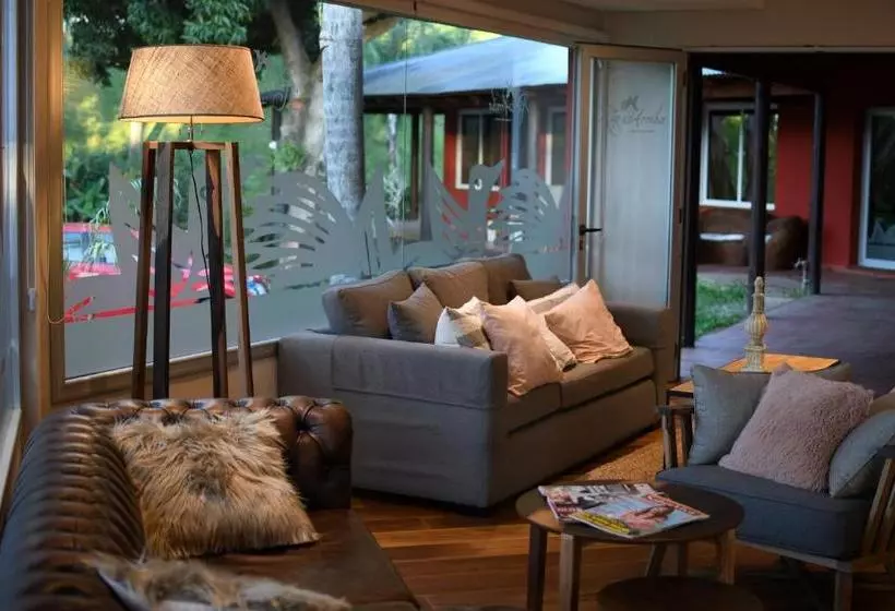 Río Arriba Suites & Apartments & Restó