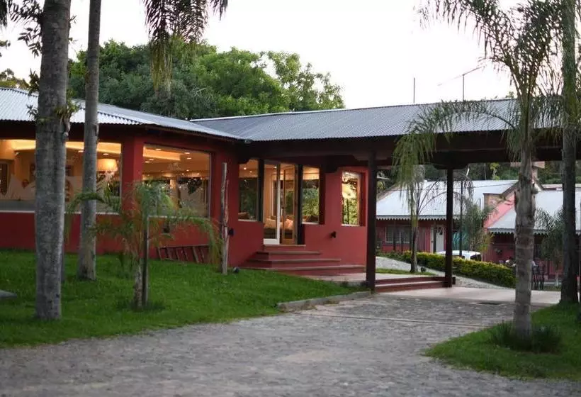 Río Arriba Suites & Apartments & Restó