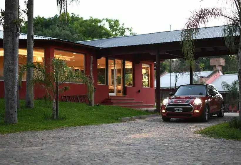 Río Arriba Suites & Apartments & Restó