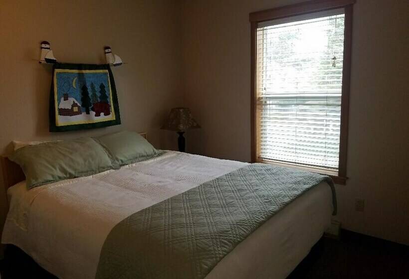 فندق صغير Sea Breeze Court