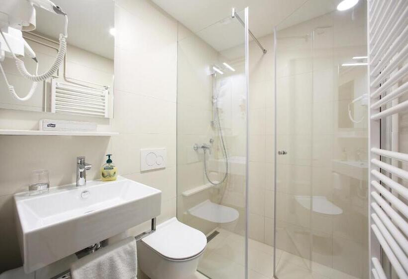 Пансион Apartments And Rooms Bernik