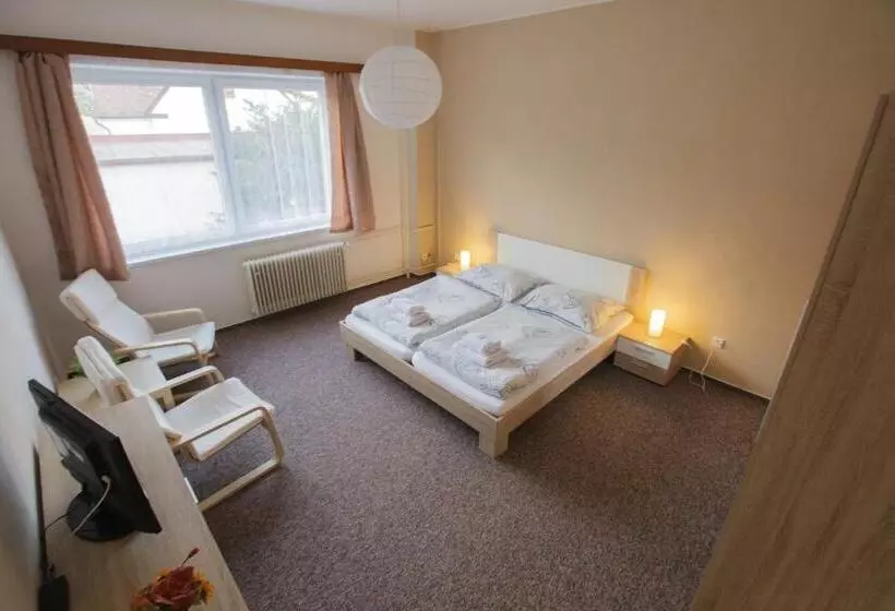 Majatalo Penzion Starr