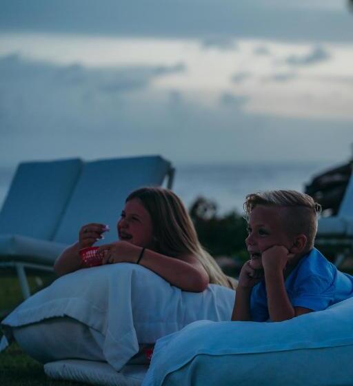 The Bannister Hotel & Yacht Club By Mint