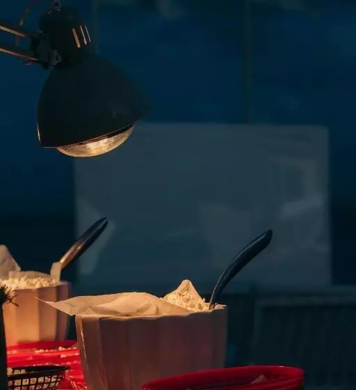 The Bannister Hotel & Yacht Club By Mint