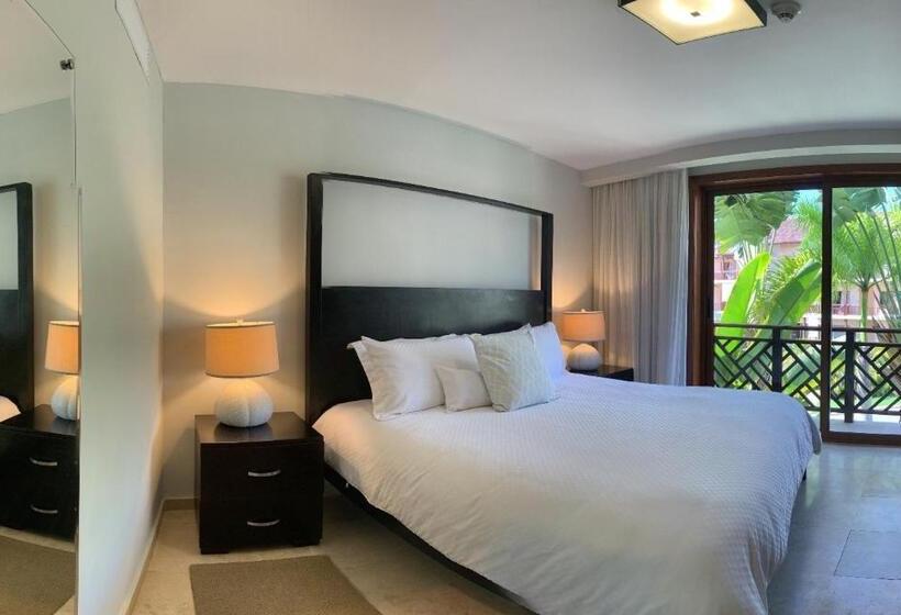 The Bannister Hotel & Yacht Club By Mint