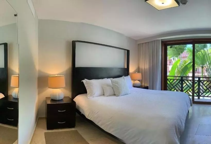 The Bannister Hotel & Yacht Club By Mint