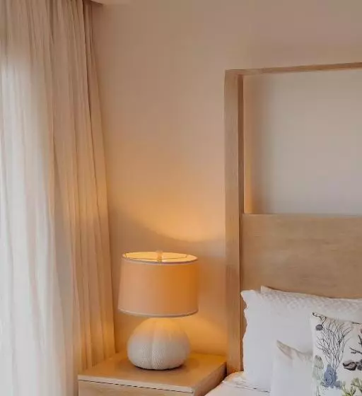 The Bannister Hotel & Yacht Club By Mint