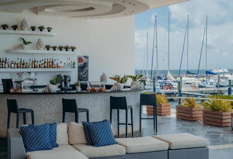 The Bannister Hotel & Yacht Club By Mint