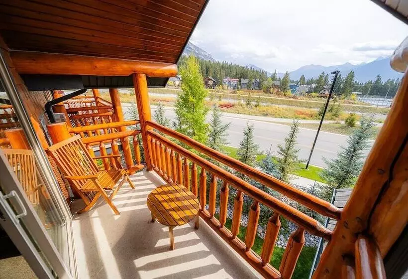 هاستل A Bear And Bison Country Inn