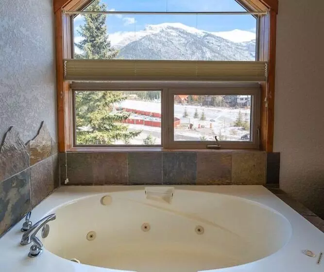 هاستل A Bear And Bison Country Inn