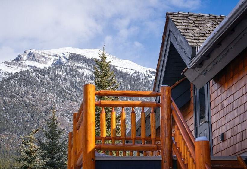 فندق صغير A Bear And Bison Country Inn