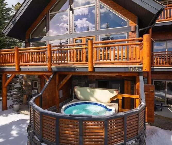 هاستل A Bear And Bison Country Inn