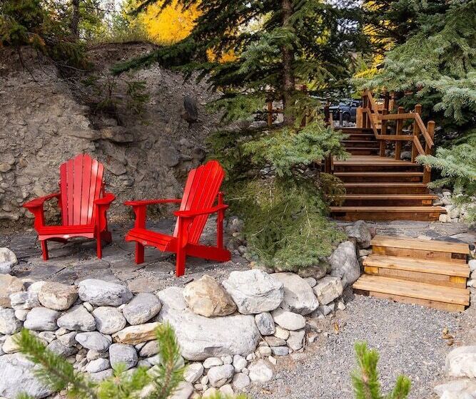 فندق صغير A Bear And Bison Country Inn