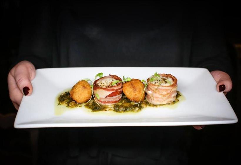 فندق صغير The Plough Inn & Restaurant