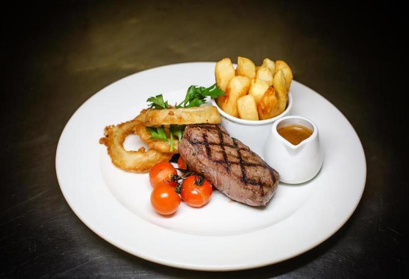 فندق صغير The Plough Inn & Restaurant