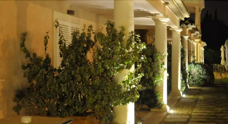 Hotelli Hôtel Villa Les Rosiers